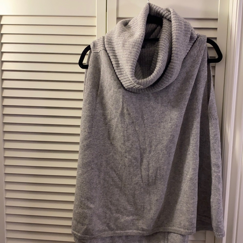 Poncho / wool/rayon/cashmere blend / one size